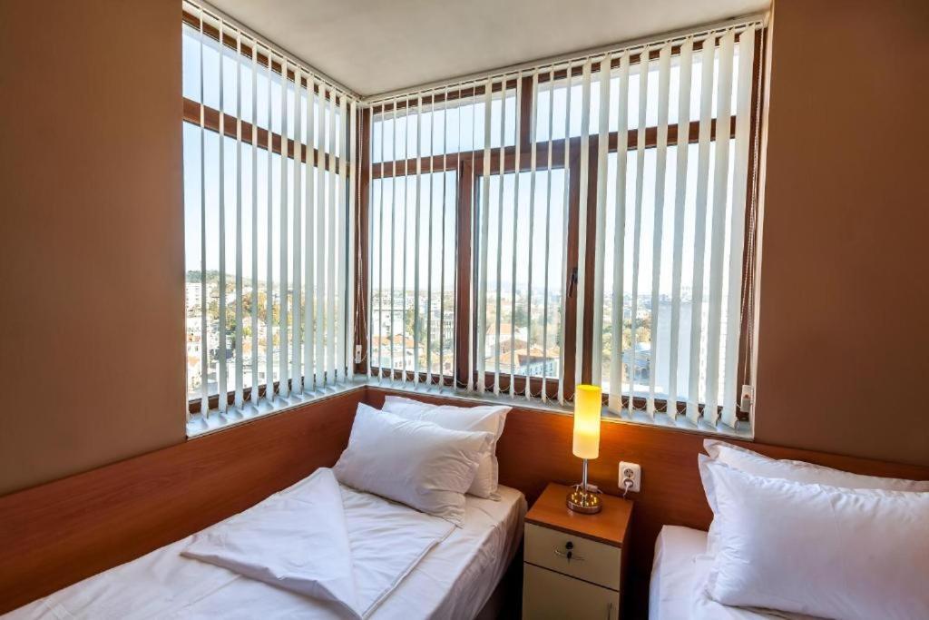 Panorama Top Floor Rooms In Hotel Tundzha Yambol 외부 사진